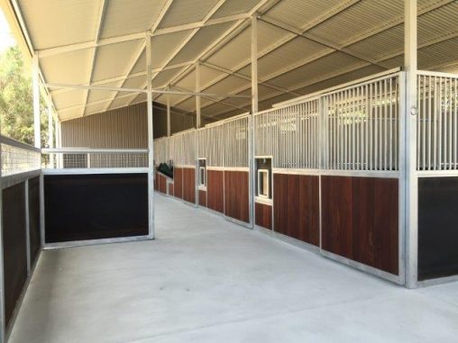 Stables with enclosed area on veranda