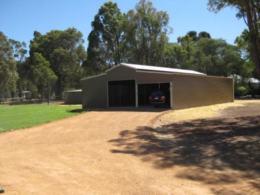 2E Property Shed-Stables Gravel drive- way