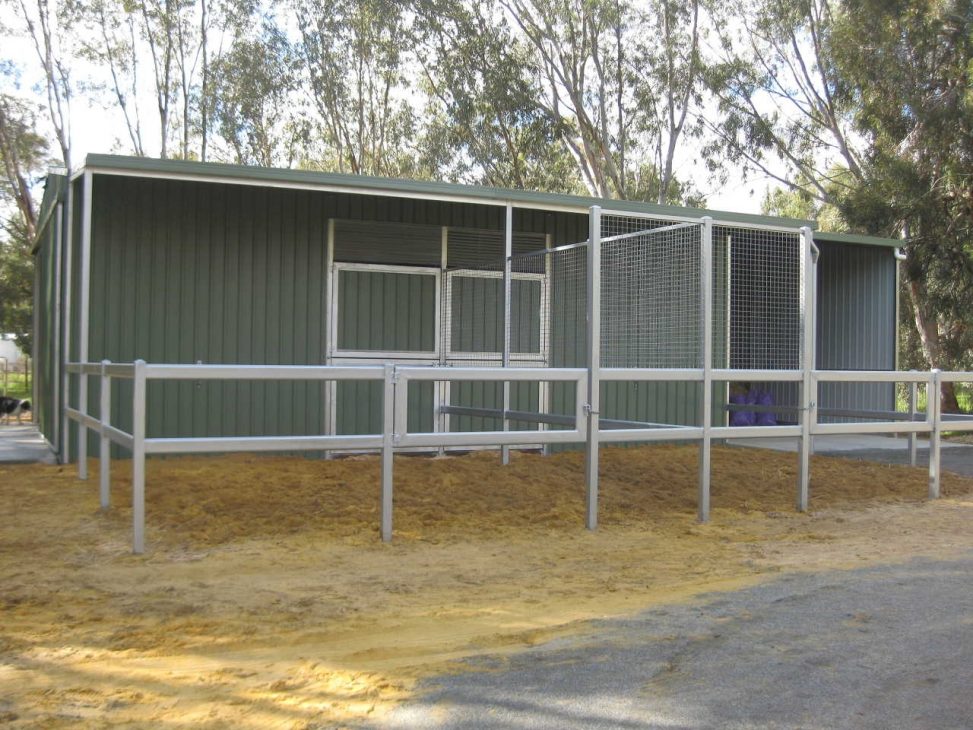 WI/WO Stables double doors to yards
