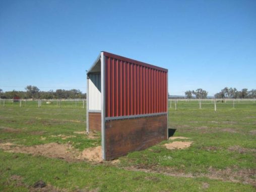 2 Sided shelter rubber wall 1200mm high (side view) back of shelter into the prevailing weather